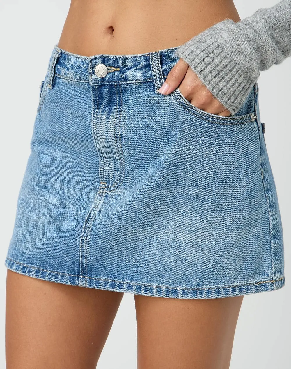 Luckinbaby Women Blue Denim Skirt Y2k Casual Low Waist Mini Jean Skirt Stretch Bodycon Low Rise Cargo Skirt with Pockets